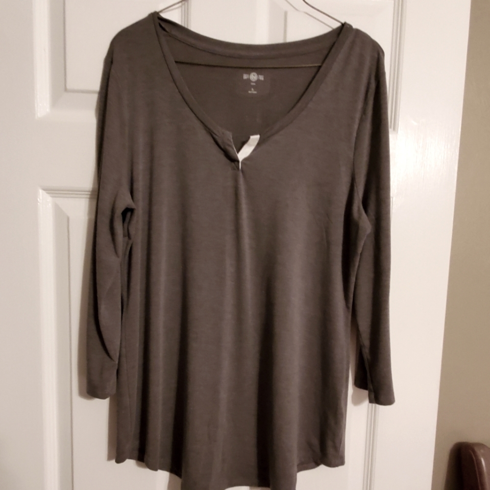 Shirt pull over 3/4 sleeves